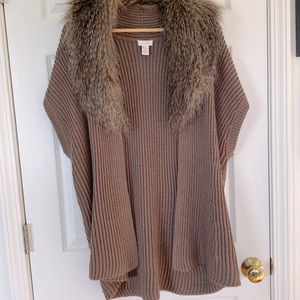 Classy knit, sweater vest with faux wolf collar